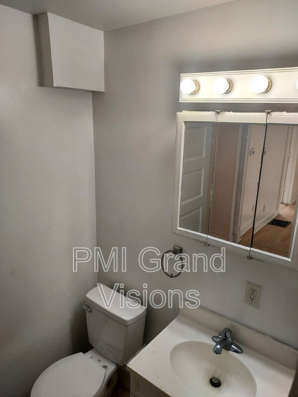 Building Photo - 2035 E William St
