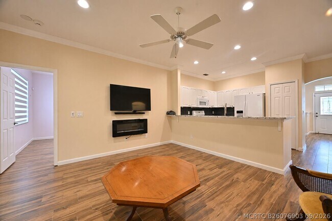 Building Photo - 545 NW Portofino Ln