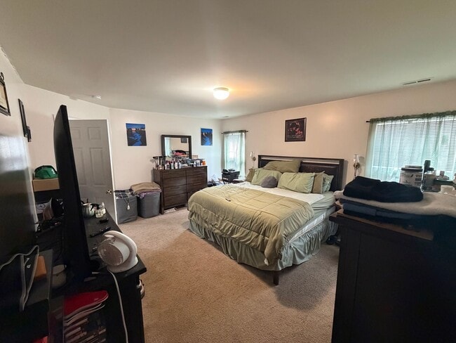 Building Photo - 3 Bdrm/2.5 Bth Home Located Close to I-95