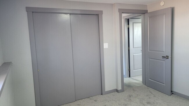 Building Photo - 4 Bedroom, 1.75 Bathroom - Freshly Updated! Available Now!