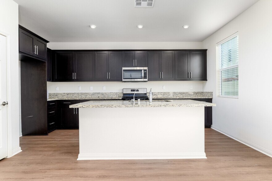 Building Photo - 26549 Brightstone Dr