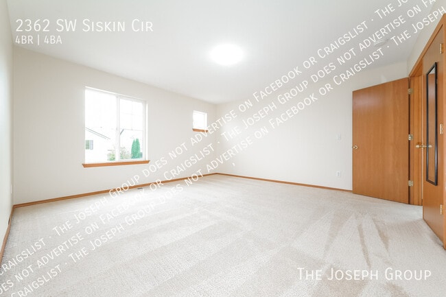 Building Photo - 2362 SW Siskin Cir