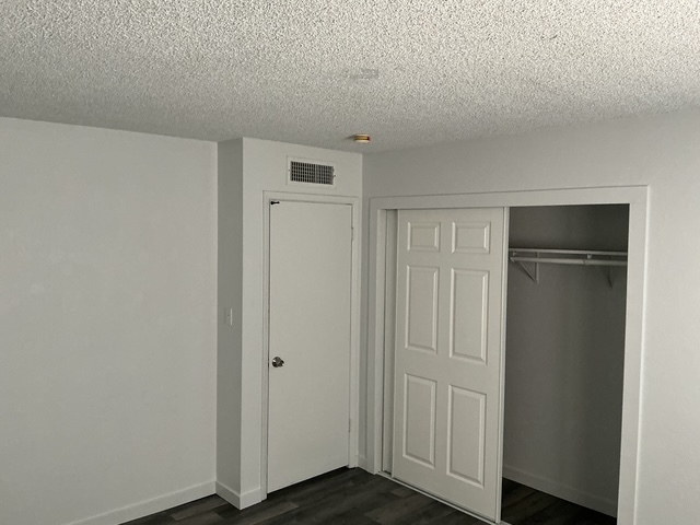 Building Photo - 7723 W Reade Ave