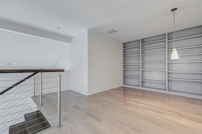 Building Photo - 1222 Marconi St