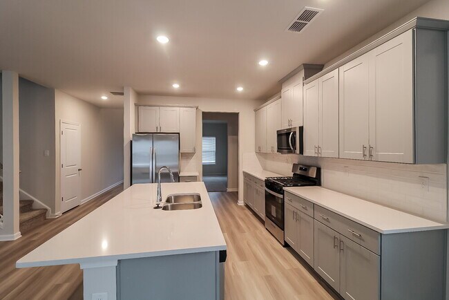 Building Photo - 879 Sara Mdw Rd