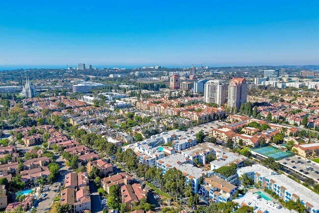 Building Photo - La Jolla Pines- Top Level 2 Bed/2 Ba Available Now!!