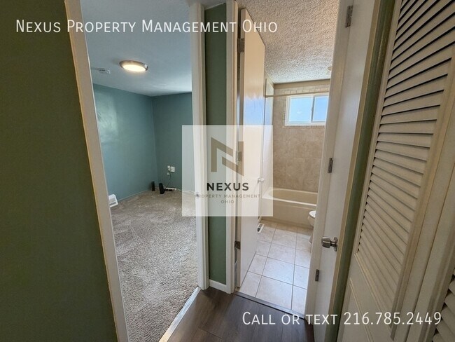 Building Photo - 6475 Sandfield Dr