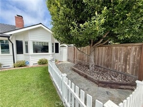 Building Photo - 190 Costa Mesa St