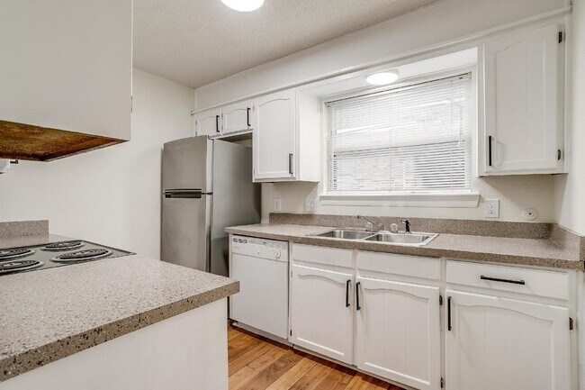 Building Photo - Charming 2-Bed, 2-Bath Duplex in Burleson