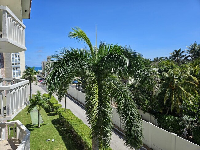 Building Photo - 3199 S Ocean Dr