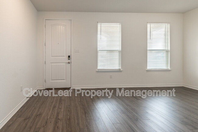 Building Photo - 302 Colonial Blf