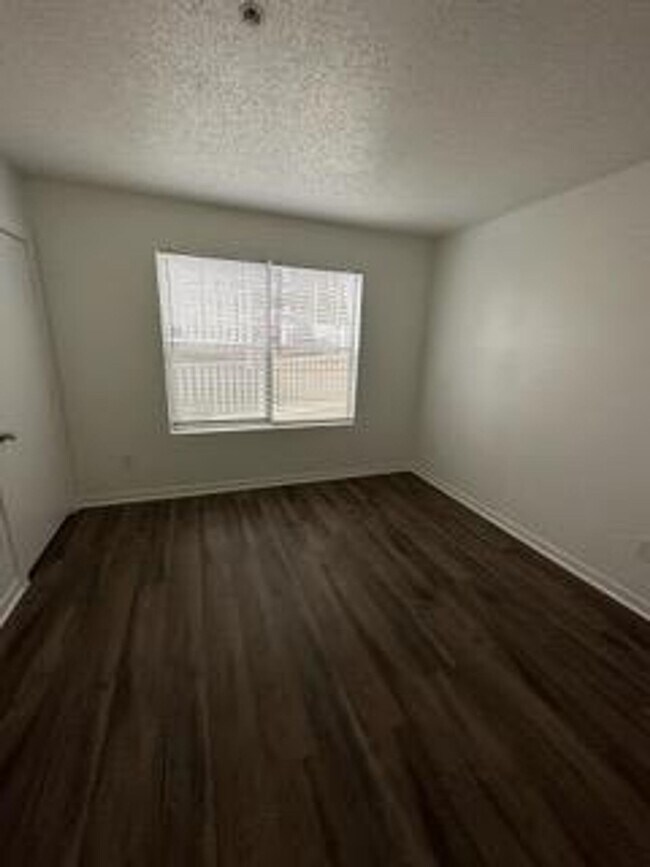 Building Photo - Two Bedroom Apartment