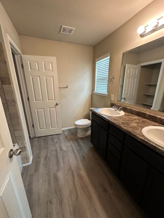 Building Photo - Country Living AND Convenience