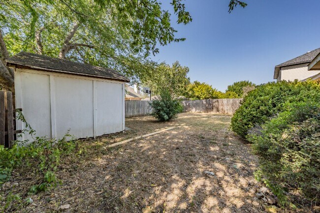 Building Photo - 1740 Cedar Tree Dr