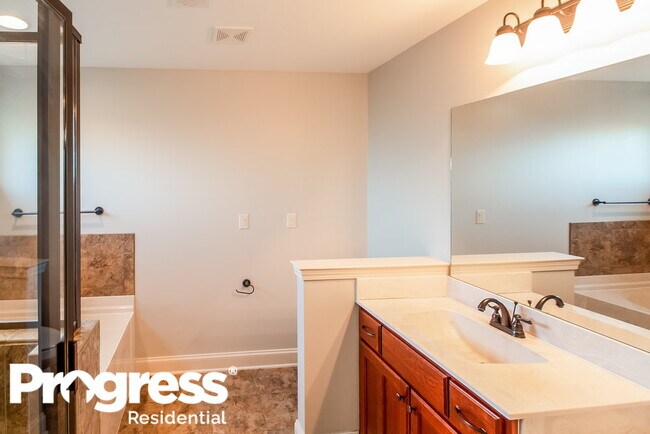 Building Photo - 5823 Bedford Pl