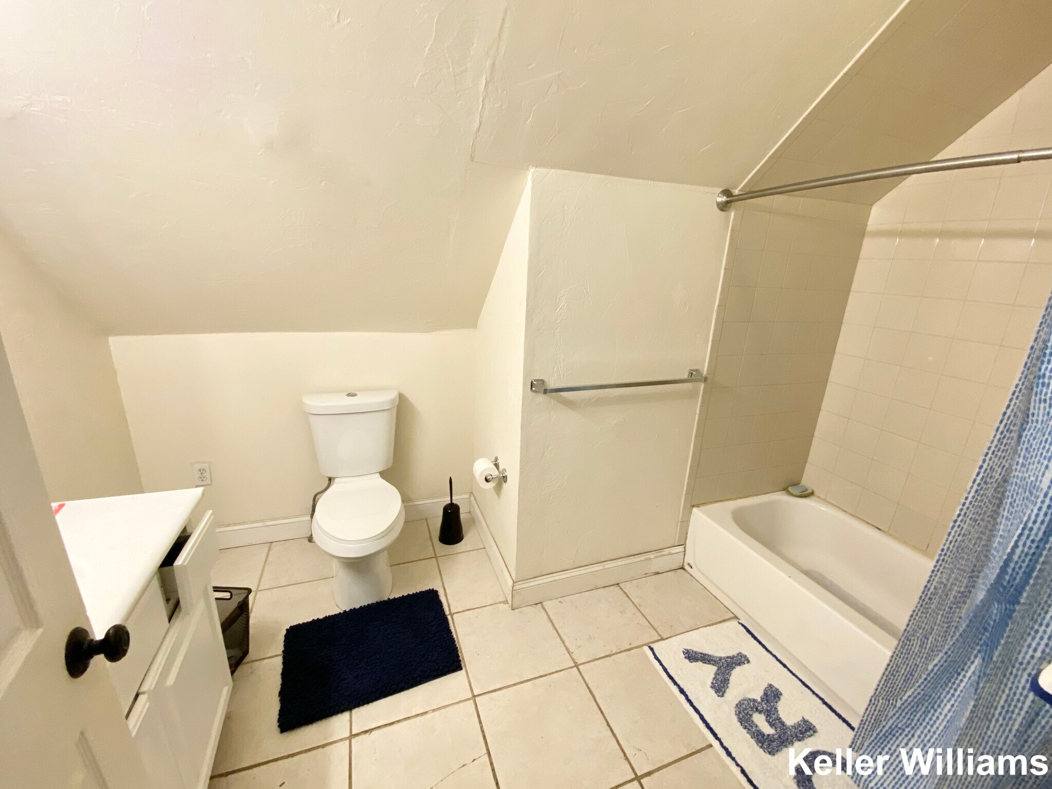 Building Photo - 61 Hillside St