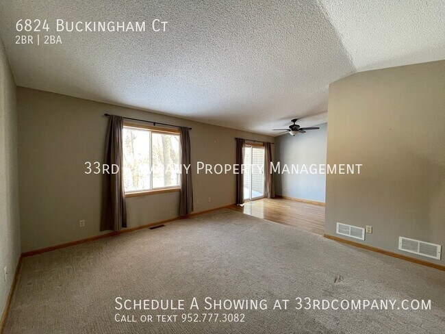 Building Photo - Bright, Updated Twin Home on Cul-de-sac ne...