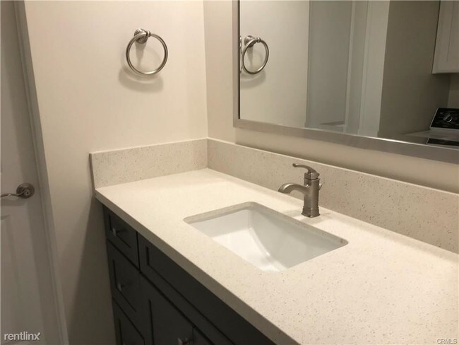 Building Photo - 2337 Palos Verdes Dr W