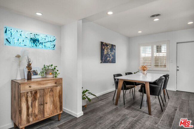 Building Photo - 14238 Dickens St