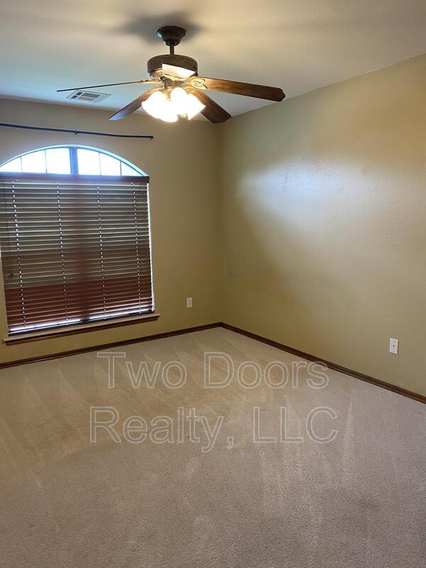 Building Photo - 636 SW 159th St