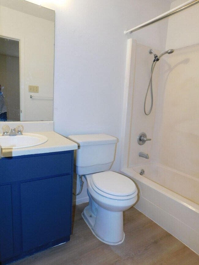 Building Photo - 1708/1710 HORSESHOE CR