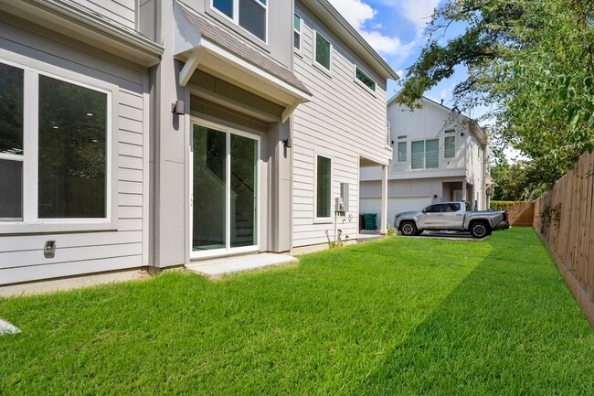 Building Photo - 861 Prosper St