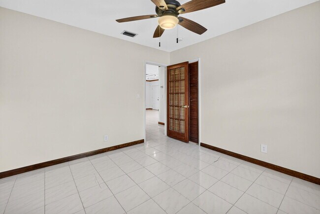 Building Photo - 2060 Tropic Isle