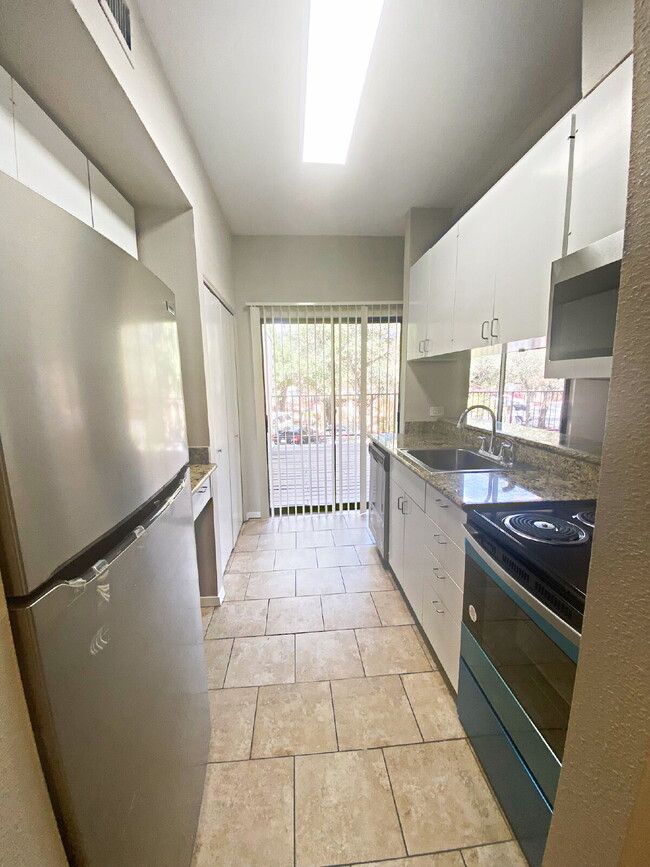 Building Photo - 8642 Fredericksburg Rd