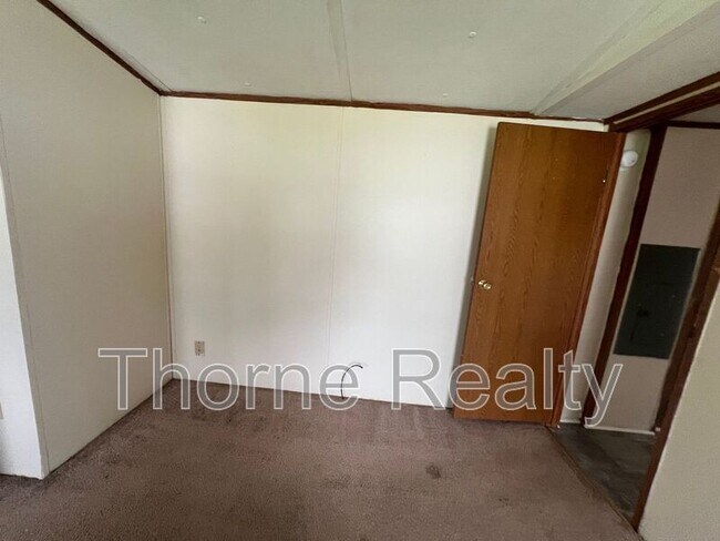 Building Photo - 176 Matts Ln