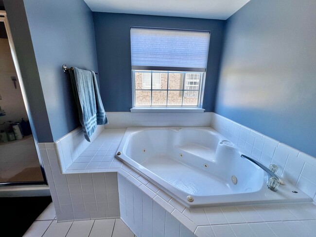 Building Photo - Beautiful home in the Chancellor Walk neig...