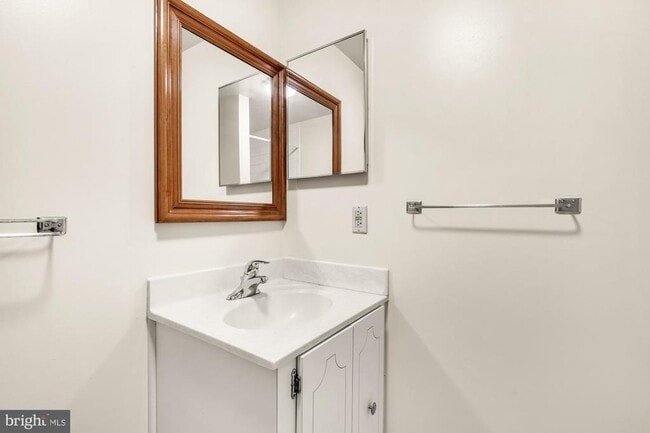 Building Photo - 10855 Lockwood Dr