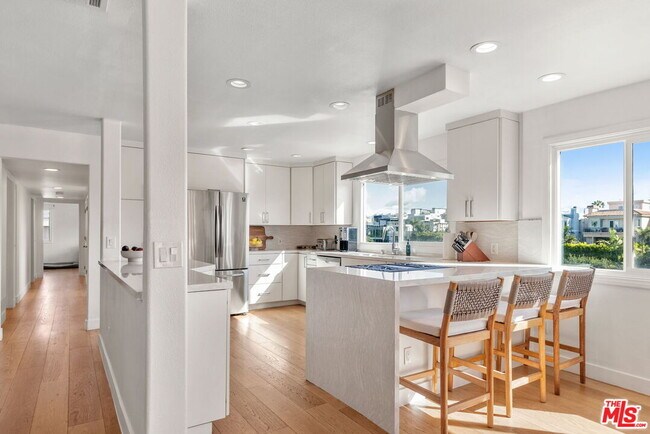 Building Photo - 29 Lighthouse St