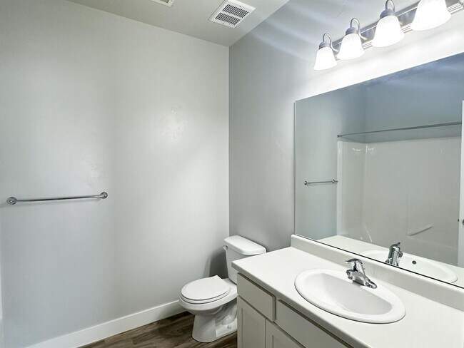 Building Photo - Newer Vineyard Condo for Rent! Next to Utah Valley University!!