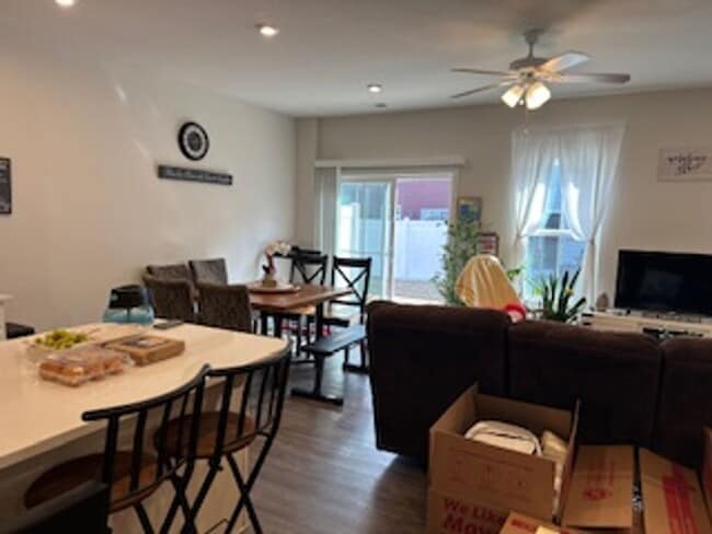 Building Photo - Chesapeake-Townhouse-Cardinal Meadows-3BR-2.5BA-1 Car Garage