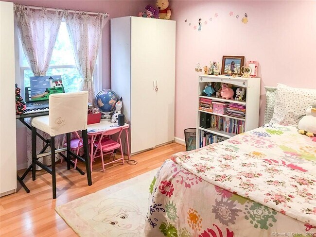 Building Photo - 431 Glenbrook Rd