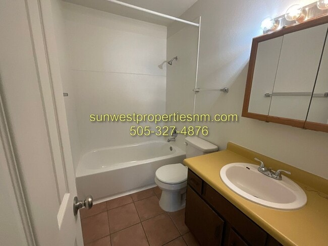 Building Photo - 1601 N Farmington Ave