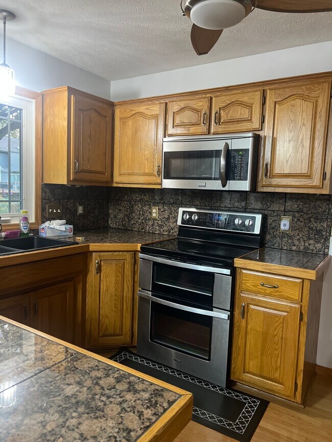 Building Photo - 16911 Holmes Cir