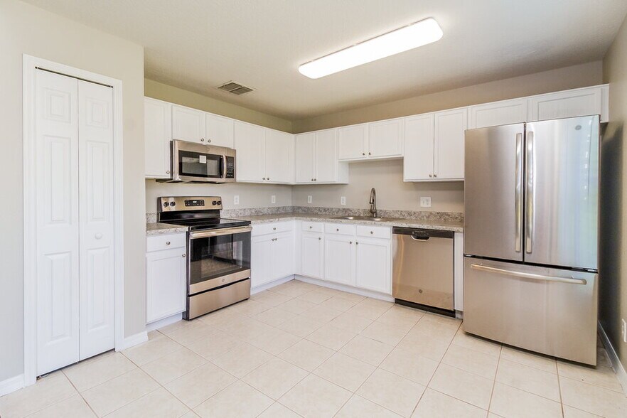 Building Photo - 2100 Mallard Creek Cir