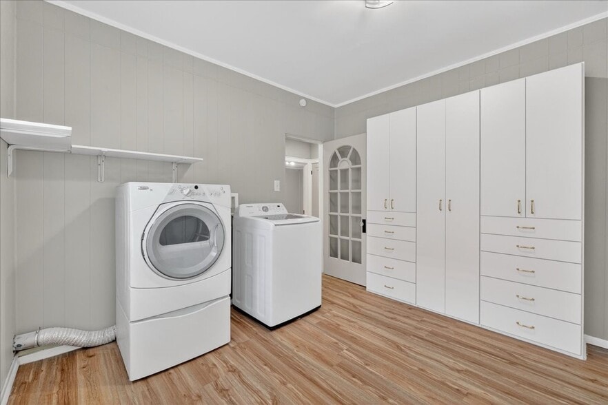 Private in-unit laundry with custom-built storage system—rare and highly functional space - 5185 Goethe Ave