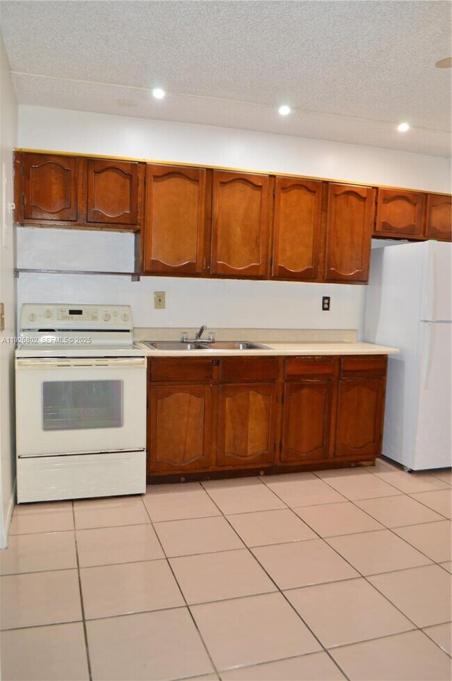 Building Photo - 274 SW 9th St