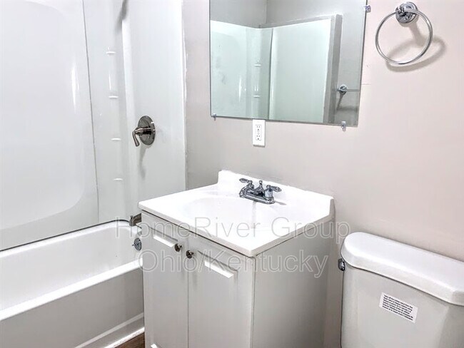 Building Photo - 315 S 41st St