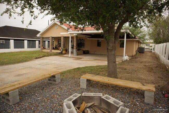 Building Photo - 15505 Ebony St