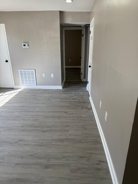 Building Photo - 3801 Swann Rd