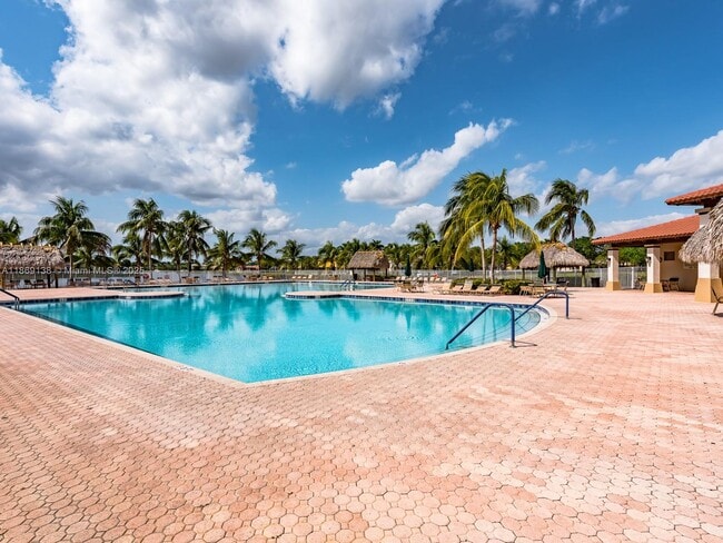Building Photo - 4400 Fox Ridge Dr