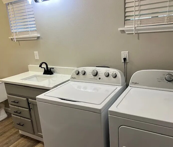 Building Photo - 8853 Lawrence Dr SE