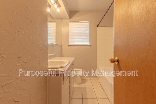 Building Photo - 2633 SW 68th St