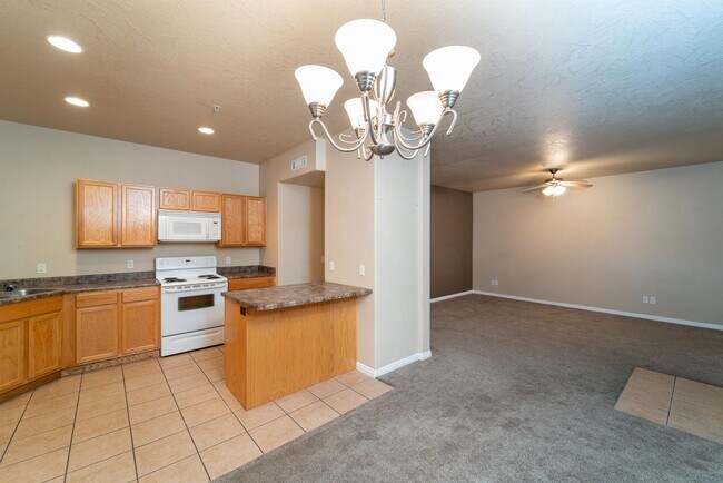 Building Photo - 184 S Valley View Dr