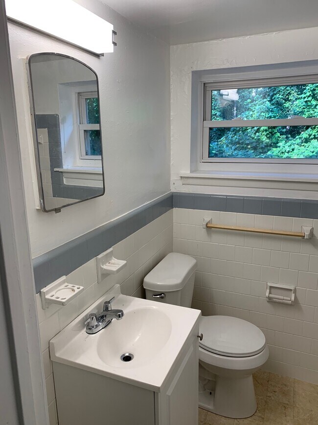 Building Photo - 2744 Miles Cir