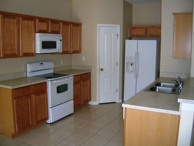 Building Photo - 4041 Pemberly Pines Cir
