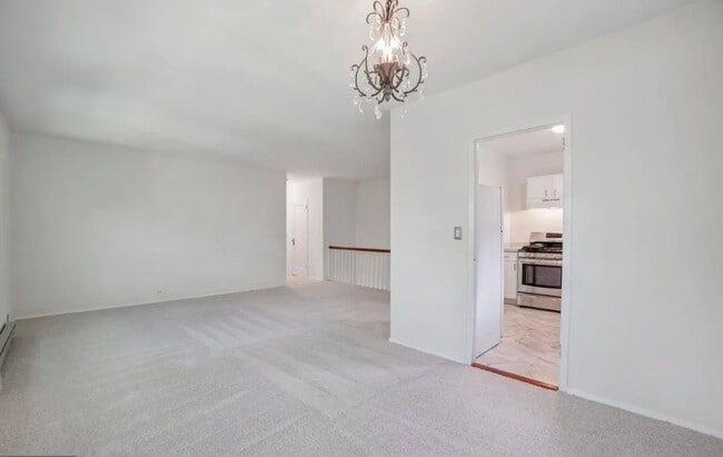 Building Photo - Charming Tree-Top Condo in Historic Parkfa...